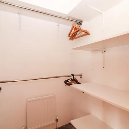 Fort Lodge * Limerick